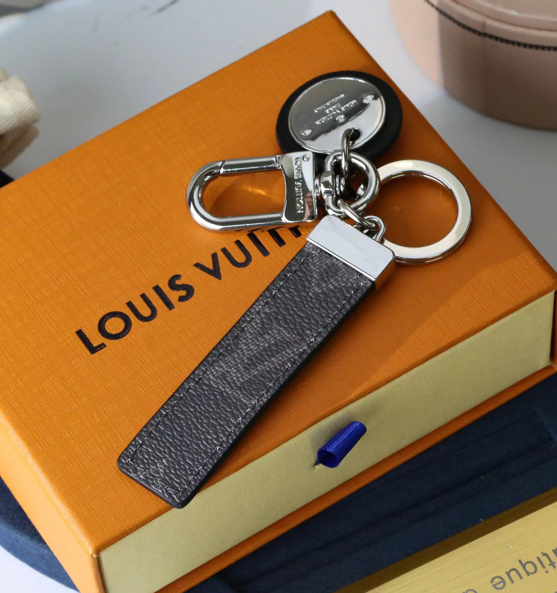 LV Louis Vuitton バッグペンダント キーホルダー 69 zm