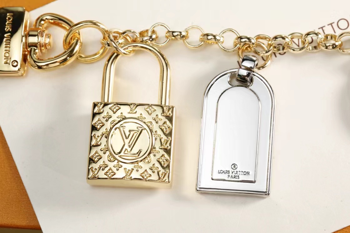 LV Louis Vuitton バッグペンダント キーホルダー 75 zm