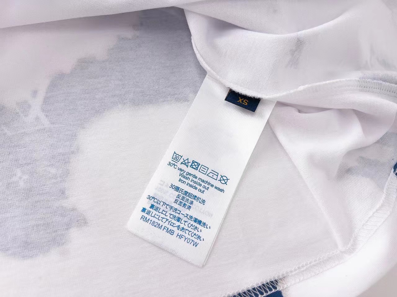 【LOUIS VUITTON】（ルイヴィトン）半袖 男女兼用、ご好評に付き再入荷！