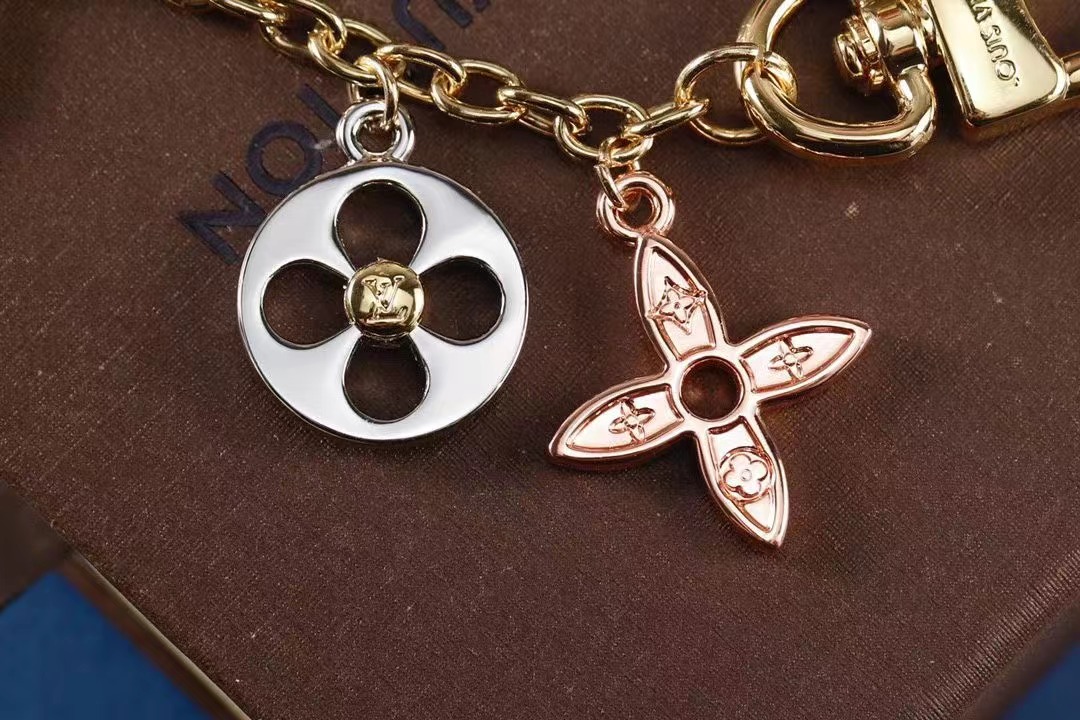 LV Louis Vuitton バッグペンダント キーホルダー 49 zm