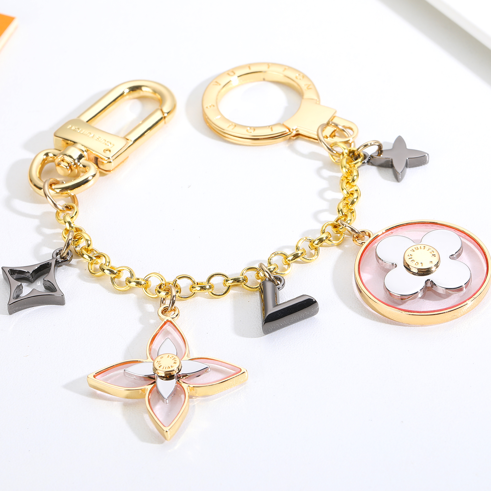 LV Louis Vuitton バッグペンダント キーホルダー 20 zm