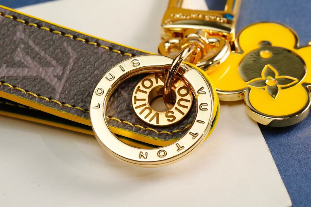 LV Louis Vuitton バッグペンダント キーホルダー 84 zm