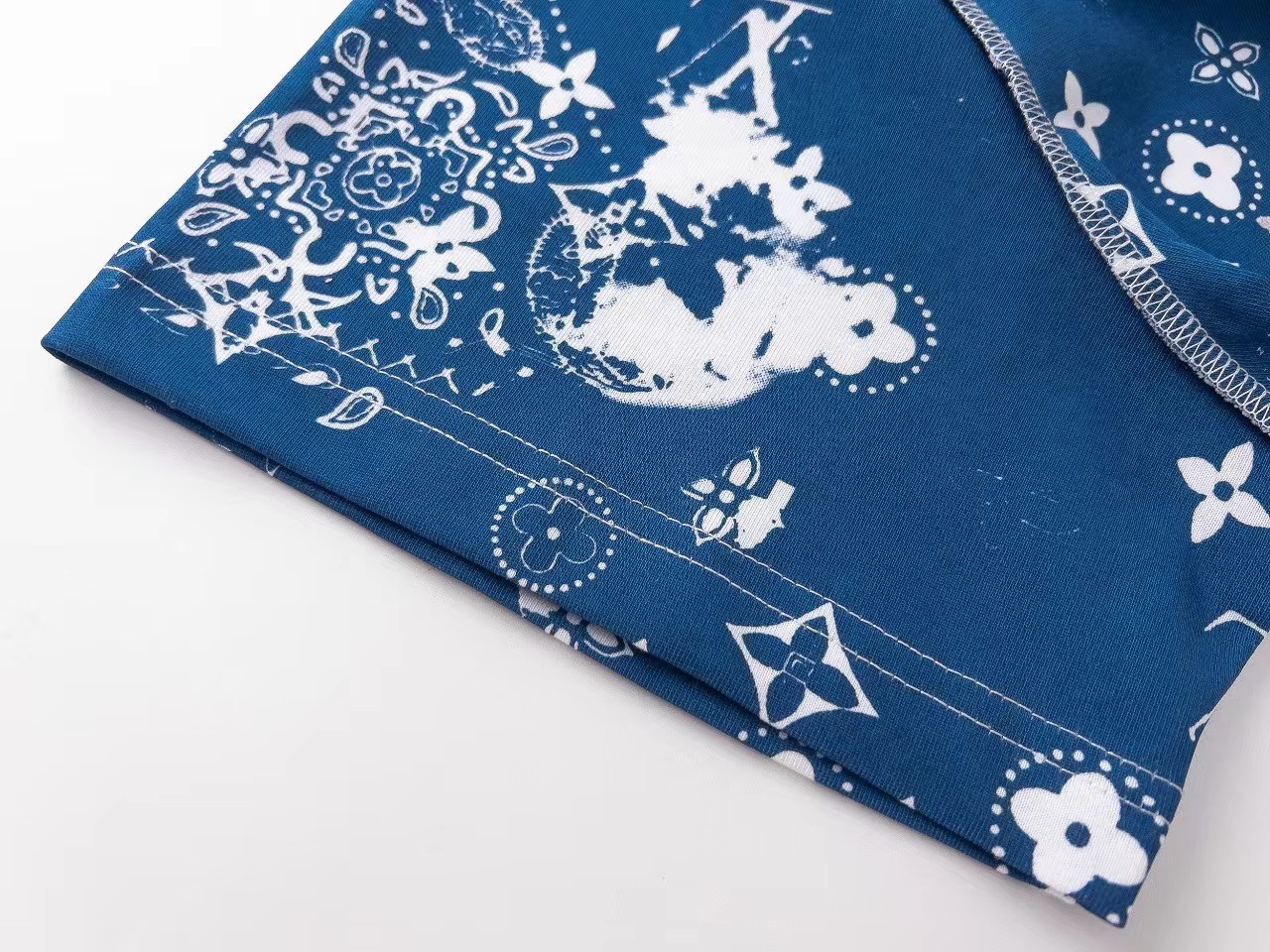 【LOUIS VUITTON】（ルイヴィトン）半袖 男女兼用、ご好評に付き再入荷！