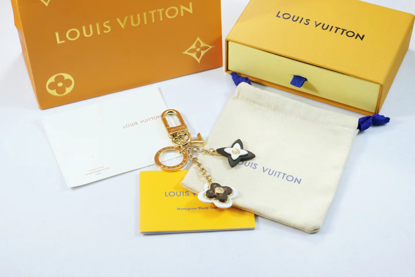 LV Louis Vuitton バッグペンダント キーホルダー 83 zm
